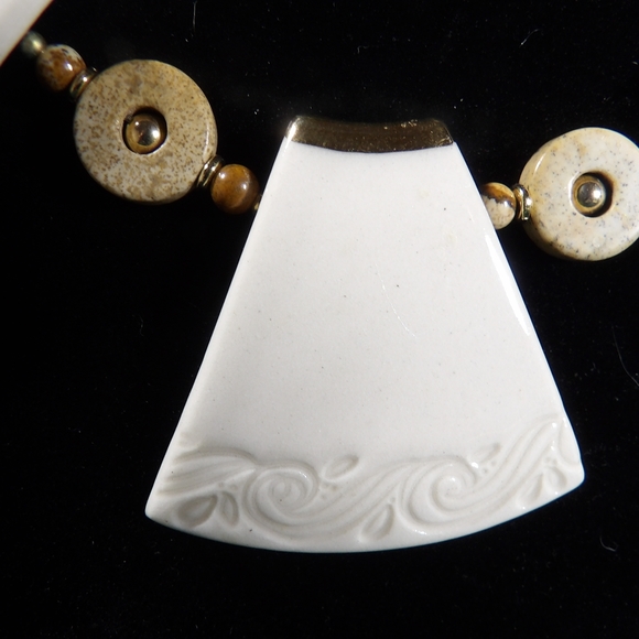 Broken China cream white Handcrafted Necklace - Picture 3 of 6